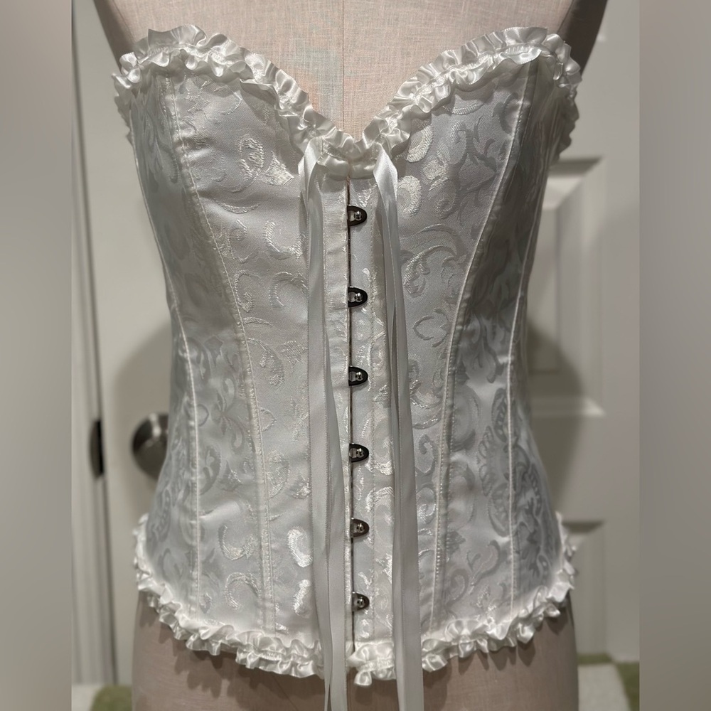 Elegant White Corset with Ruffle Trim 🤍